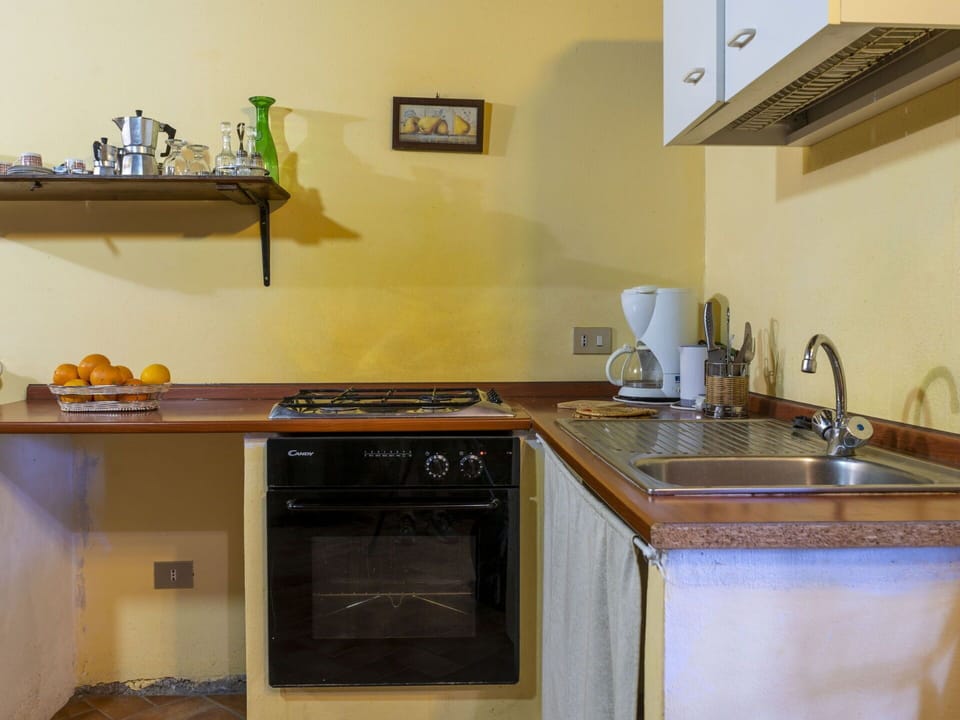 Tap, Cabinetry, Countertop, Property, Kitchen Sink, Sink, Plumbing Fixture, Building, Kitchen, Wood