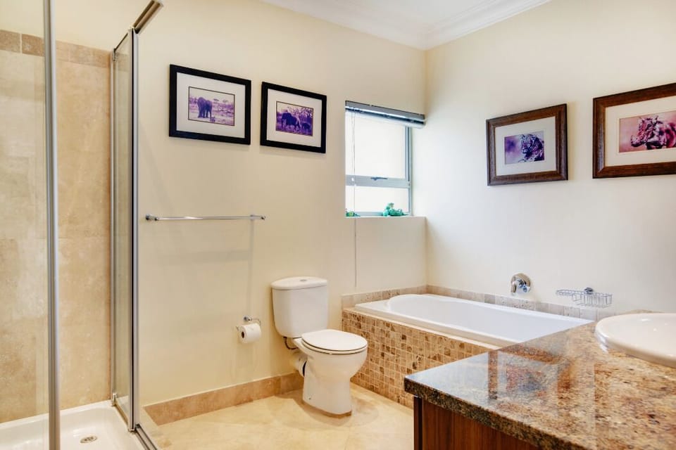 Camps Bay Beach Condo 26