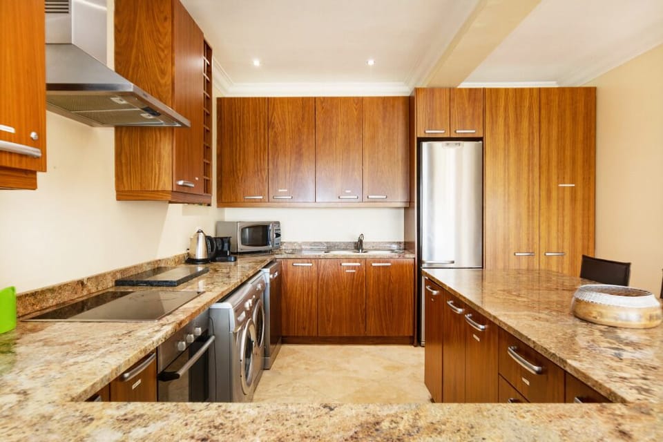 Camps Bay Beach Condo 12