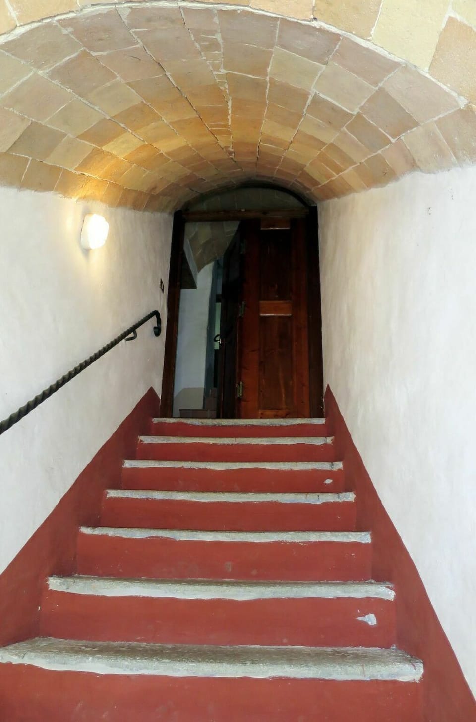 Stairs, Handrail, Building, Ceiling, Architecture, Room, Daylighting