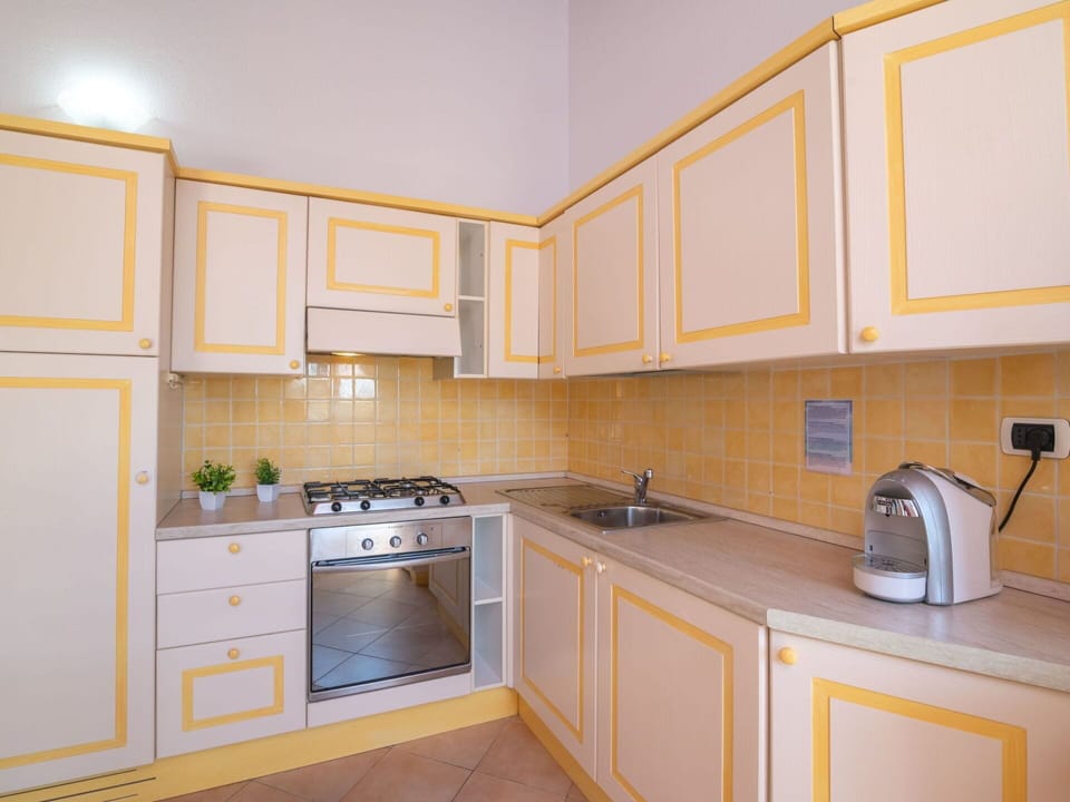 Cabinetry, Countertop, Property, Sink, Kitchen Sink, Building, Kitchen Stove, Kitchen, Kitchen Appliance, Wood