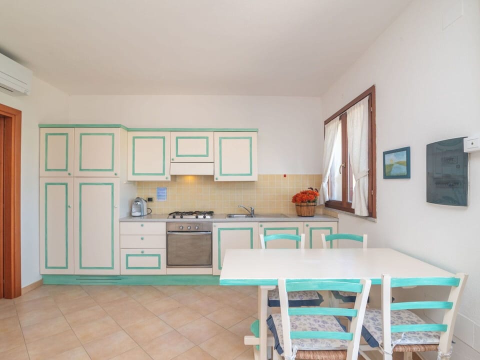 Property, Furniture, Table, Wood, Cabinetry, Paint, Interior Design, Flooring, Floor, Shelving
