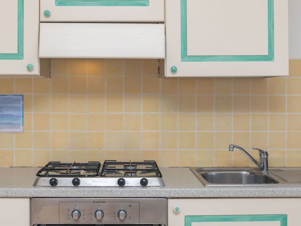 Sink, Property, Countertop, Gas Stove, Kitchen, Kitchen Sink, Kitchen Stove, Kitchen Appliance, Cooktop, Stove