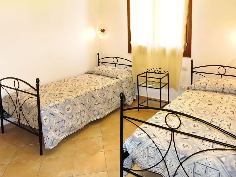 Furniture, Property, Building, Comfort, Bed Frame, Textile, Wood, Bed, Interior Design, Floor