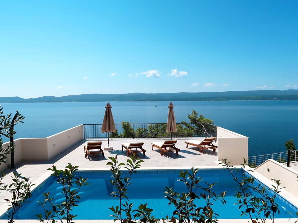 Water, Sky, Furniture, Daytime, Property, Plant, Table, Blue, Building, Nature