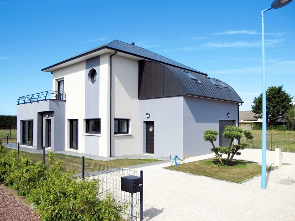 Plant, Sky, Property, Window, Cloud, Street Light, Door, Land Lot, Tree, Shade