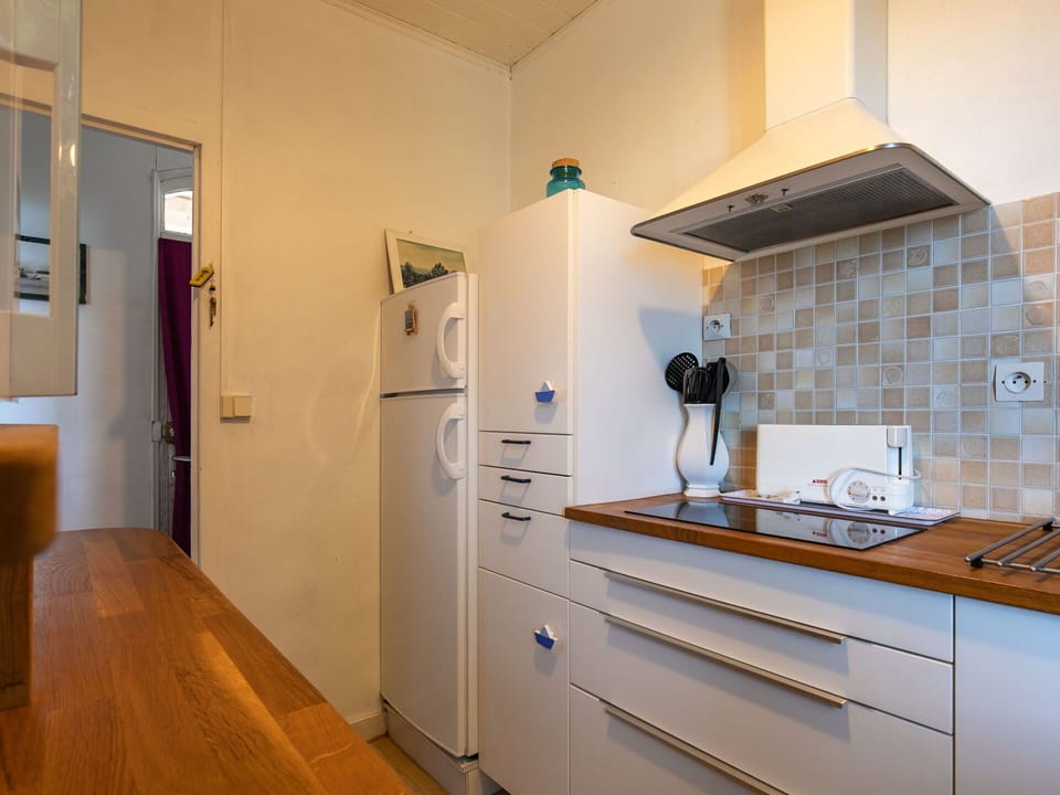 Cabinetry, Building, Countertop, Wood, Drawer, Exhaust Hood, Interior Design, Kitchen Stove, Kitchen, Kitchen Appliance