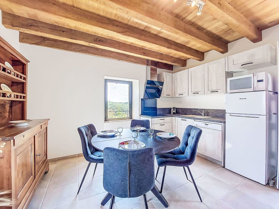 Wood, Furniture, Interior Design, Flooring, Home, Floor, Room, Chair, Apartment, Ceiling