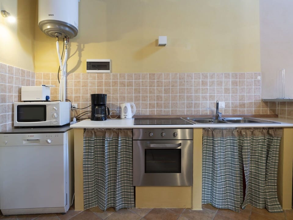 Cabinetry, Property, Countertop, Sink, Kitchen Sink, Kitchen Stove, Tap, Plumbing Fixture, Kitchen, Lighting