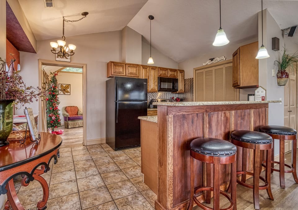 Pigeon Forge Cabin "Sunset View Chalet" - Bar top and fully furnished kitchen