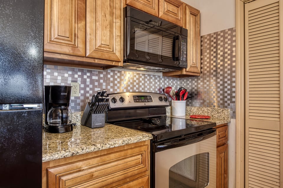 Pigeon Forge Cabin "Sunset View Chalet" - Fully furnished kitchen
