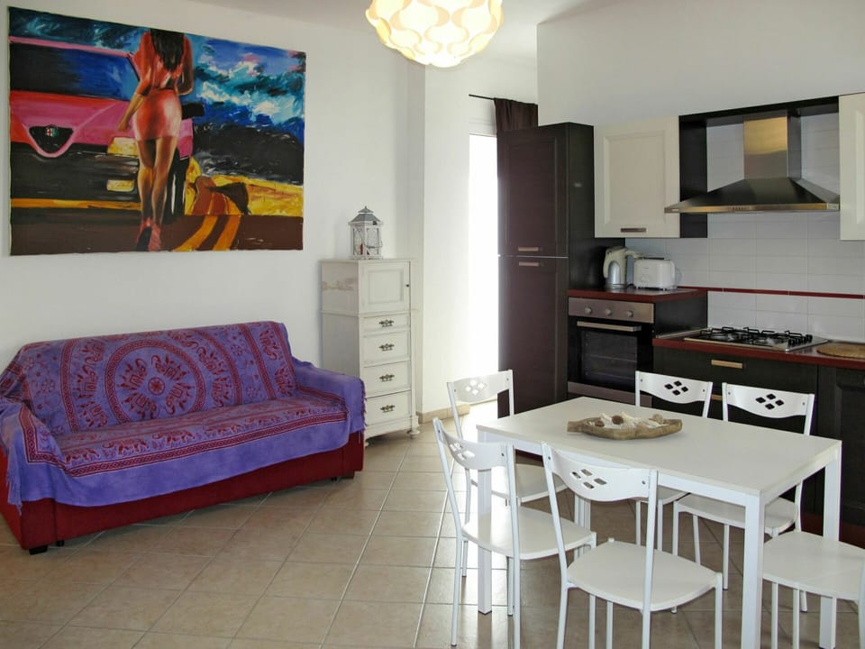 Room, Furniture, Property, Interior Design, Living Room, Floor, Building, Wall, Table, House