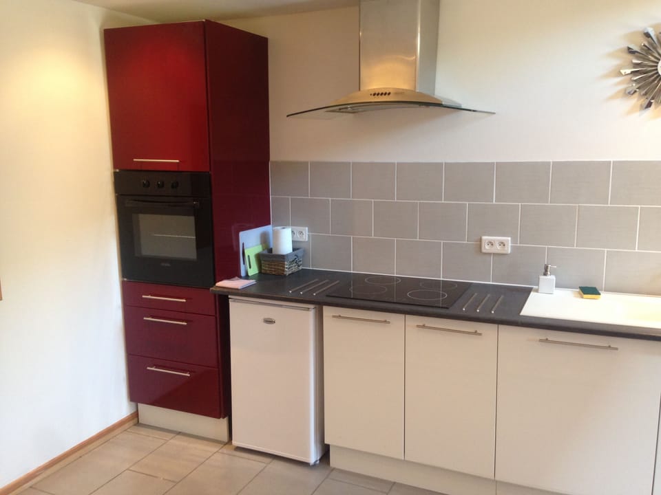 Fully equipped kitchen.