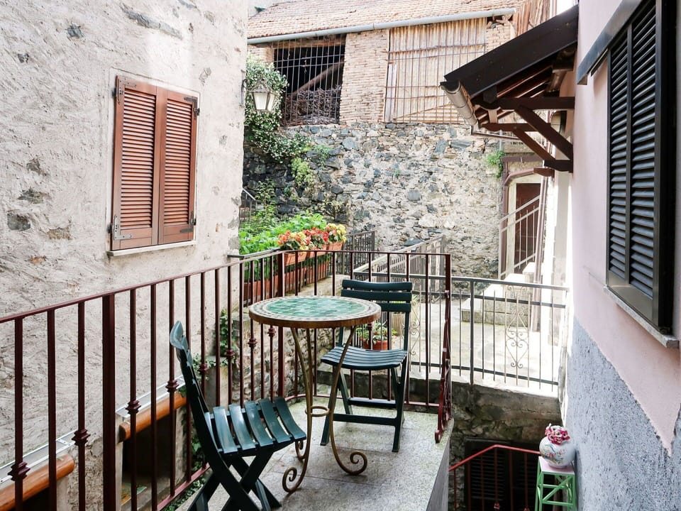 Property, Building, Balcony, House, Residential Area, Real Estate, Town, Room, Architecture, Apartment