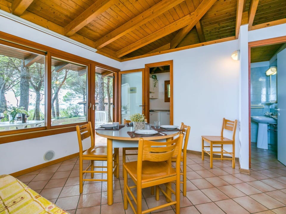 Table, Furniture, Property, Wood, Interior Design, Chair, Architecture, Floor, Window, Flooring