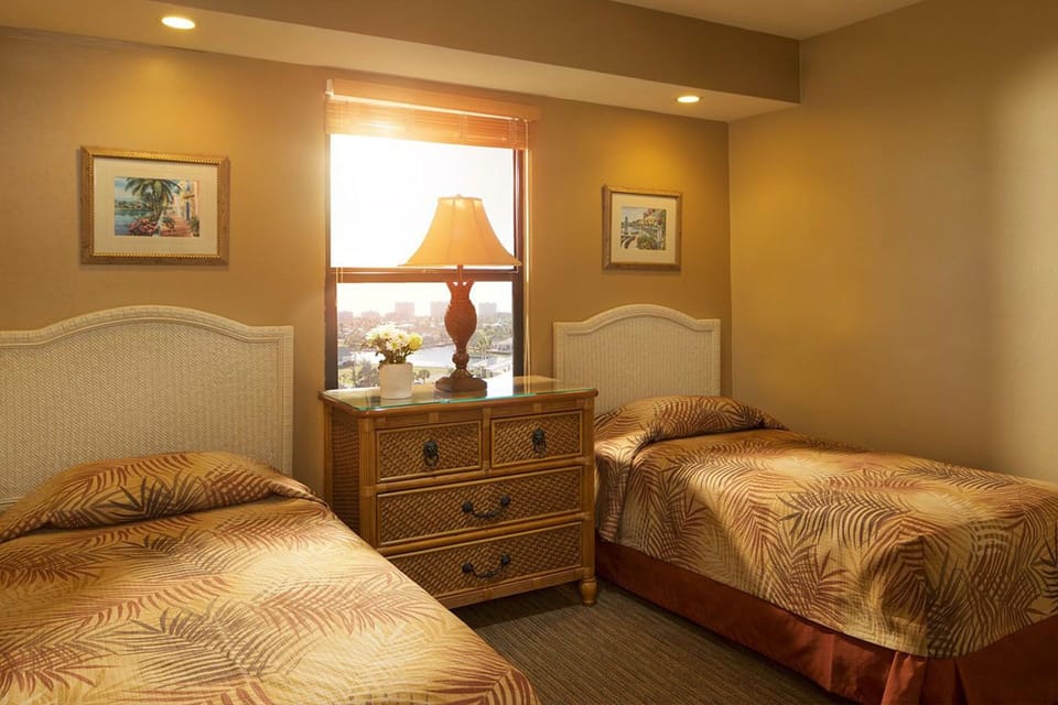 Twin beds in guest bedroom