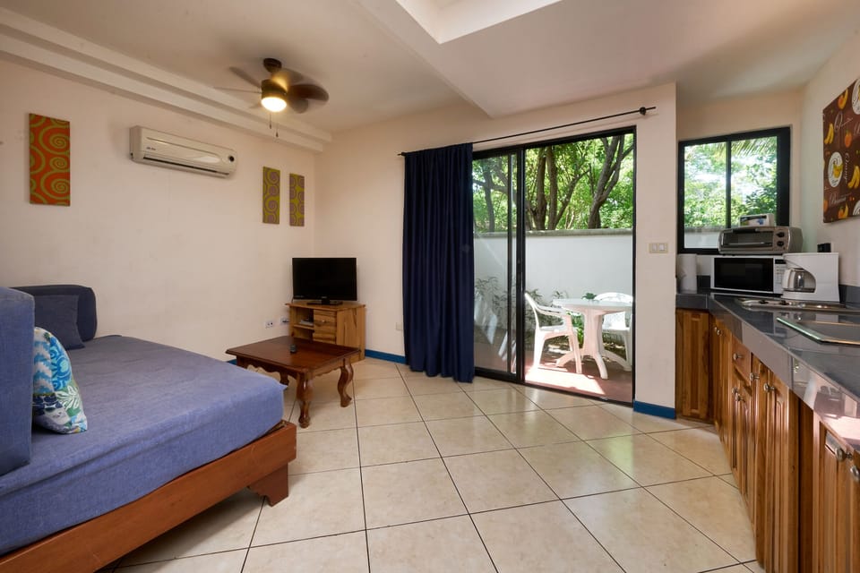 Living, Patio