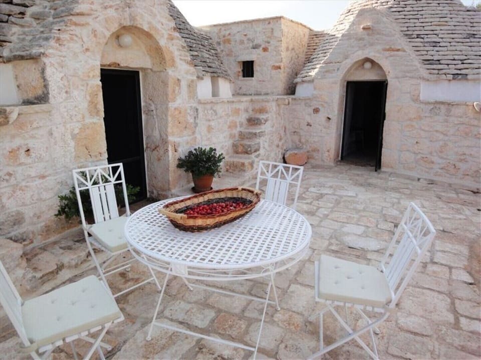 Side patio