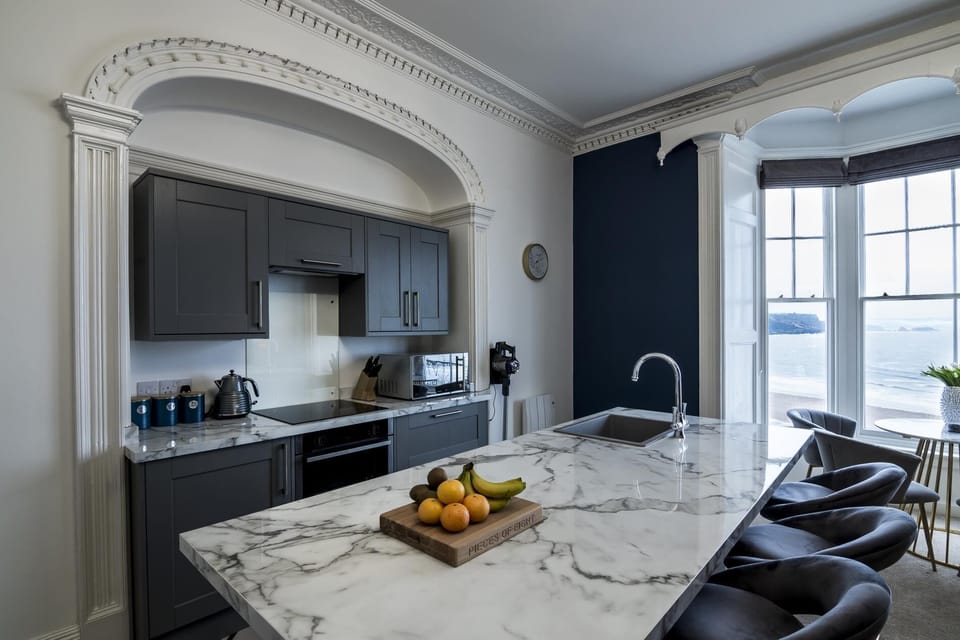 Pieces of Eight - 2 Bedroom Apartment - Tenby (309)