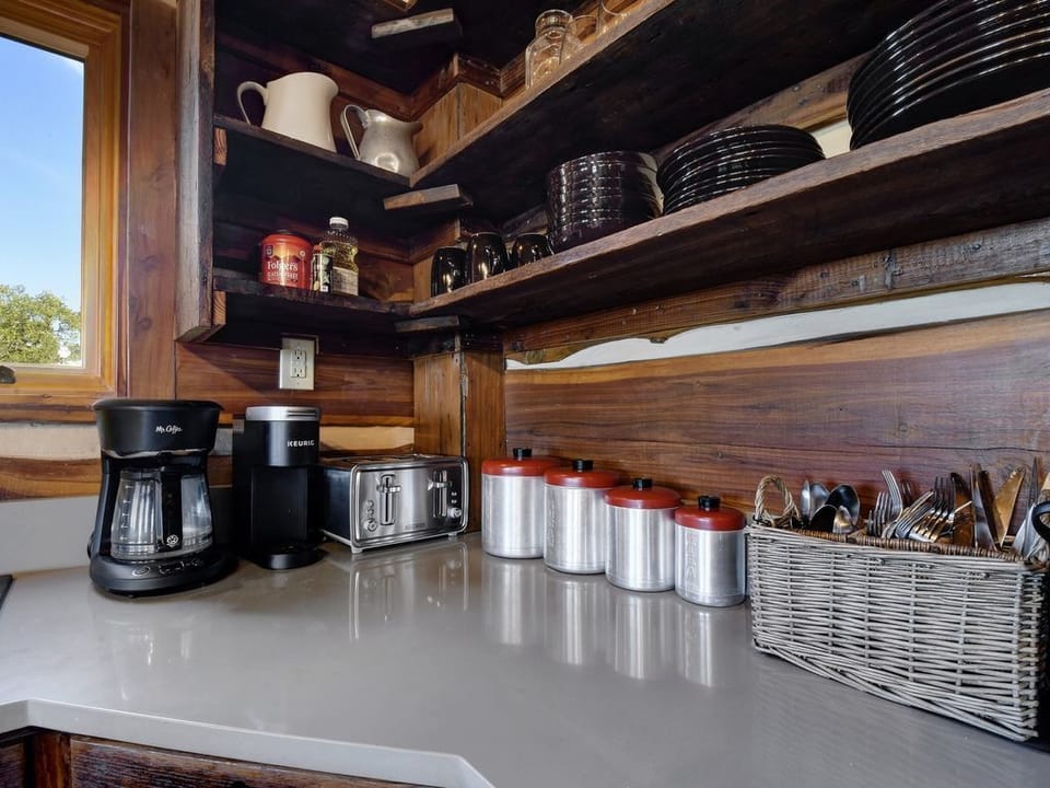 c315d735-dc7c-4354-bbb0-cbadc88330da.c10