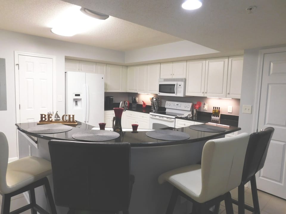Eat in Bar with 4 stools