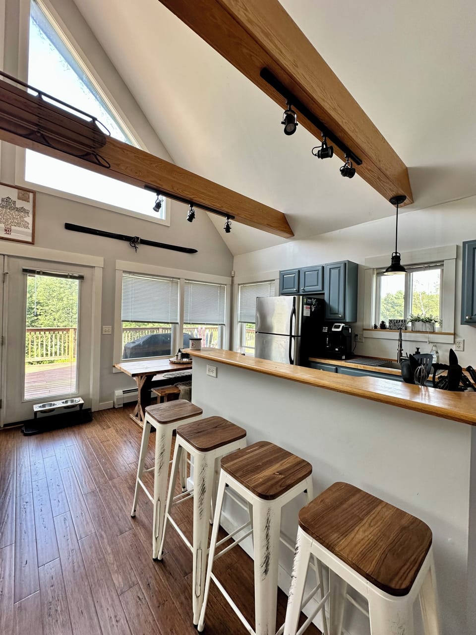 Breakfast bar