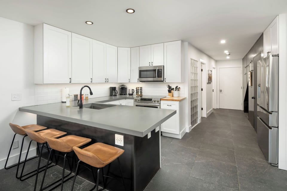 Counter dining