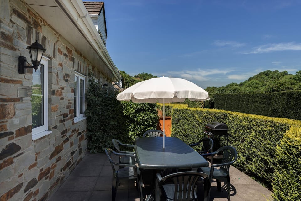 Front Patio Area of a 3 bedroom Valley View Cottage