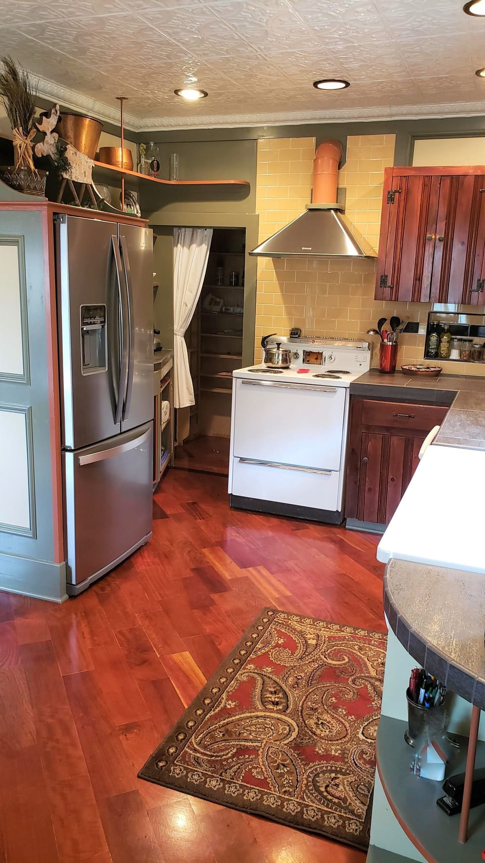 Kitchen is fully equipped to make a great meal 