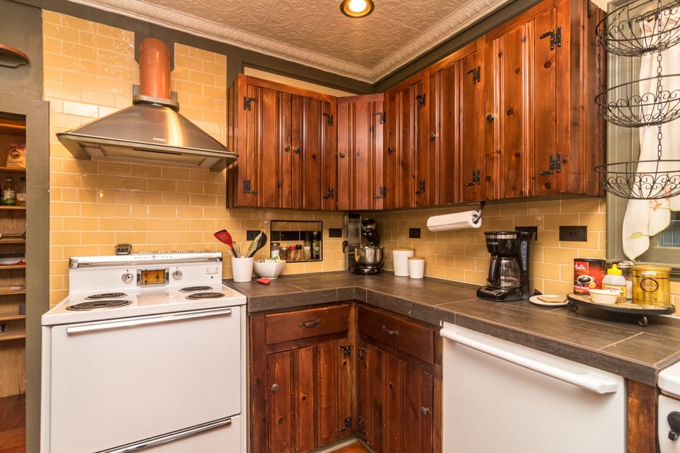 We leave various amenities (coffee, tea, 1/2 and 1/2, sugar, paper towels)