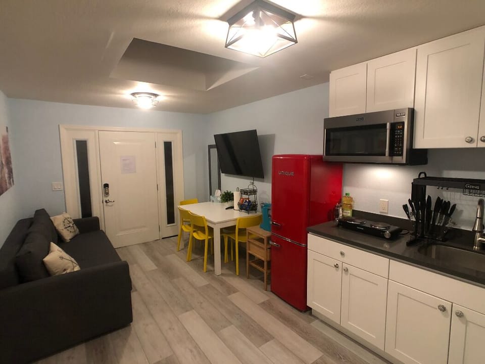 Living area / kitchen