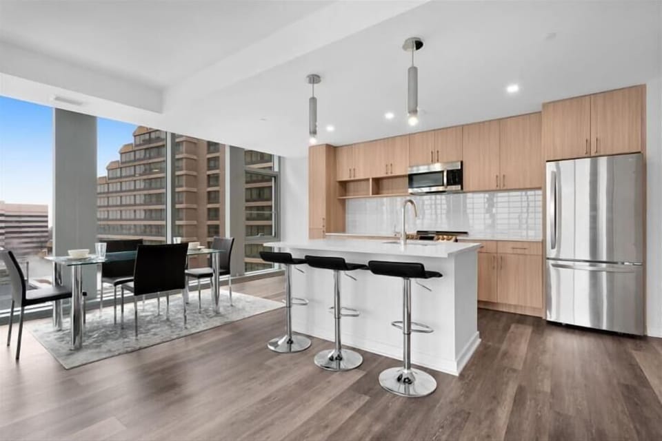South Arlington Arlington 2 Bedroom with Balcony Kitchen