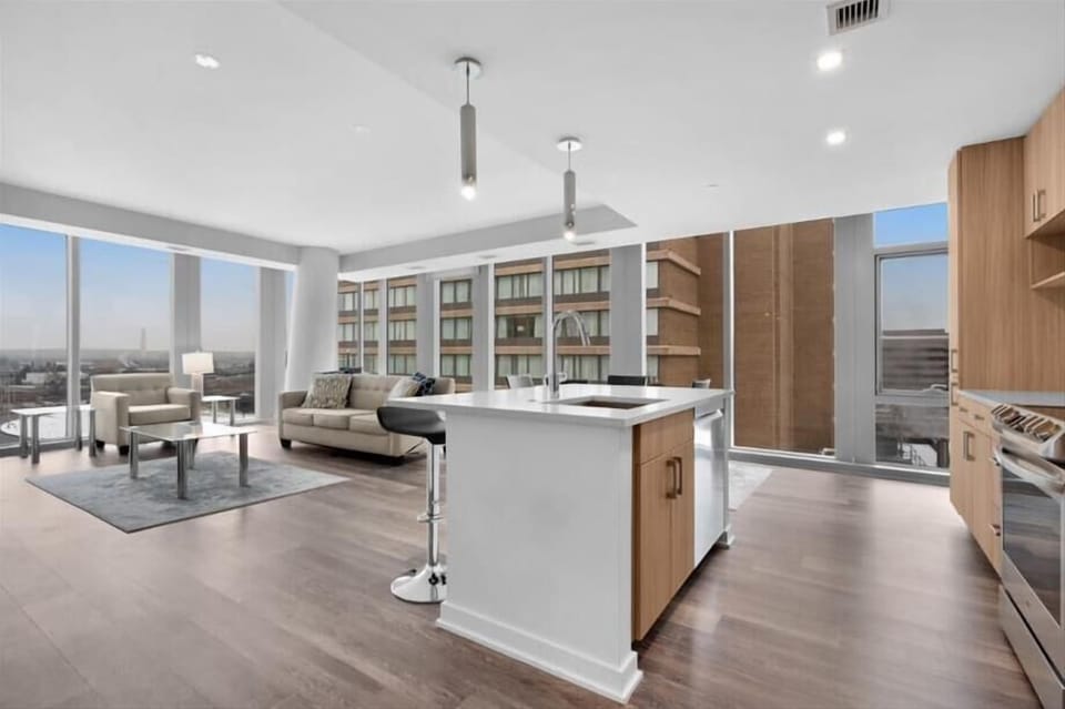 South Arlington Arlington 2 Bedroom with Balcony Kitchen