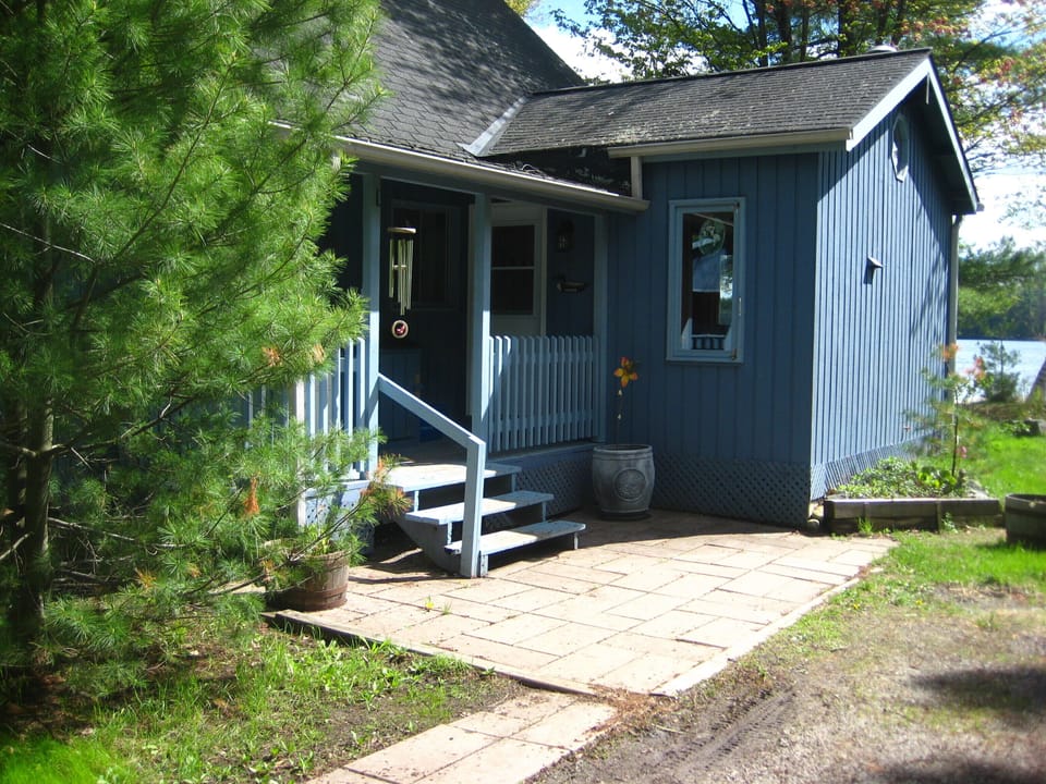 Easy entrance into cottage