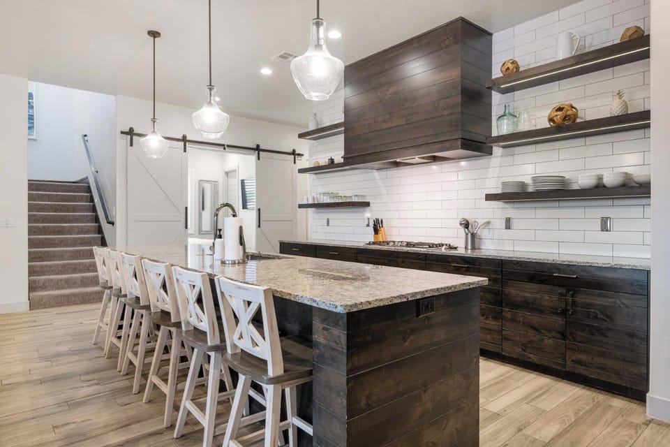 Kitchen - seat up to 6 at the oversized kitchen island