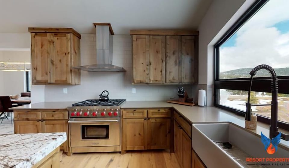 Highend appliances - Wolf gas range.