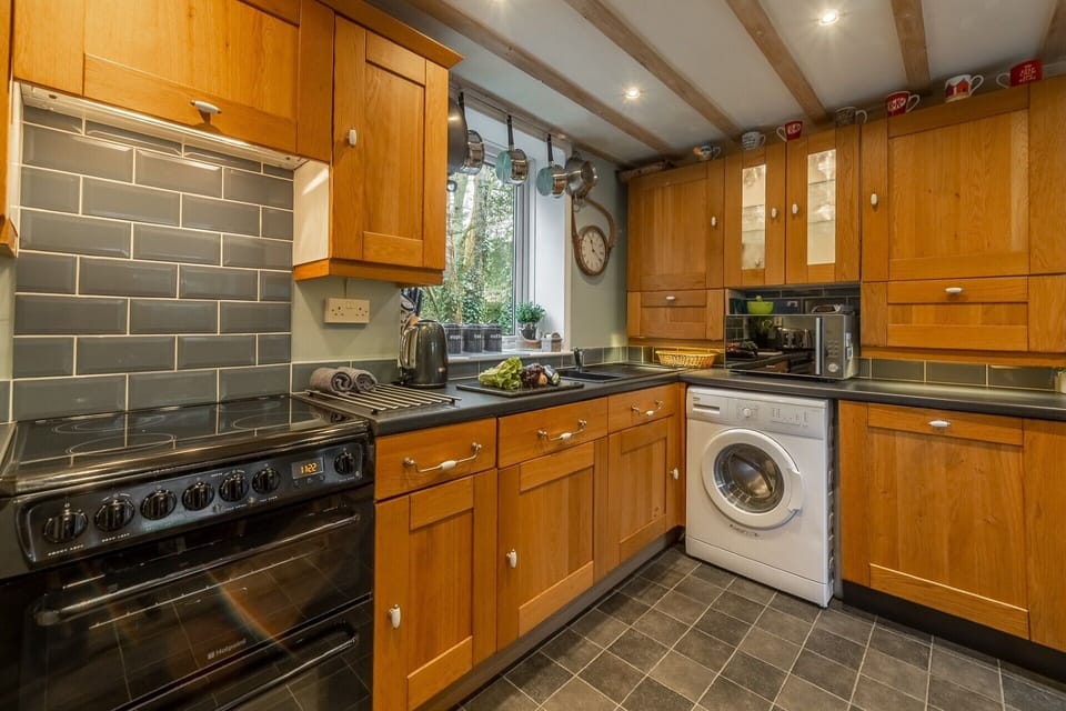 Kitchen. Washer dryer.