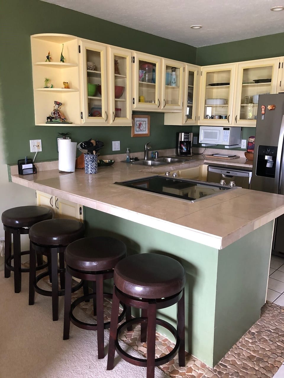 Bar seating for 4 people. Fully equipped kitchen with stainless appliances. 