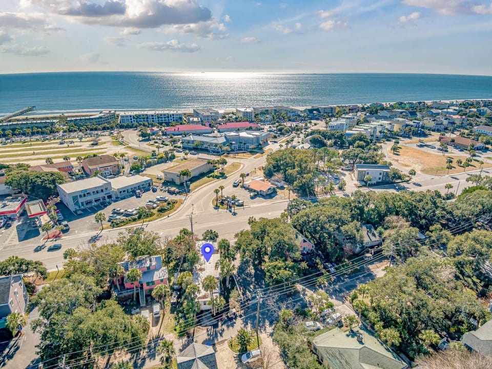 Charming 1950s Beach Cottage Apt A (476)