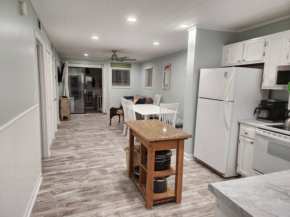 Kitchen, Dining & Living Room overview