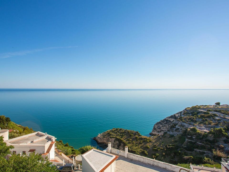 Water, Sky, Azure, Wood, Building, Window, Coastal And Oceanic Landforms, House, Terrain, Horizon