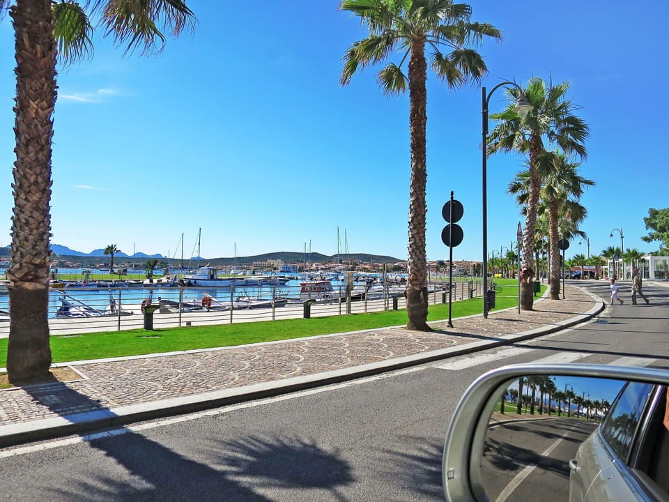 Building, Cloud, Sky, Plant, Daytime, Property, Window, Water, Swimming Pool, Azure
