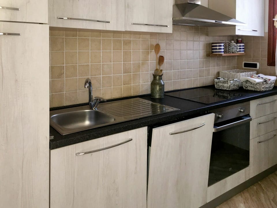 Countertop, Kitchen, Cabinetry, Property, Room, Furniture, Sink, Tile, Interior Design, Kitchen Sink