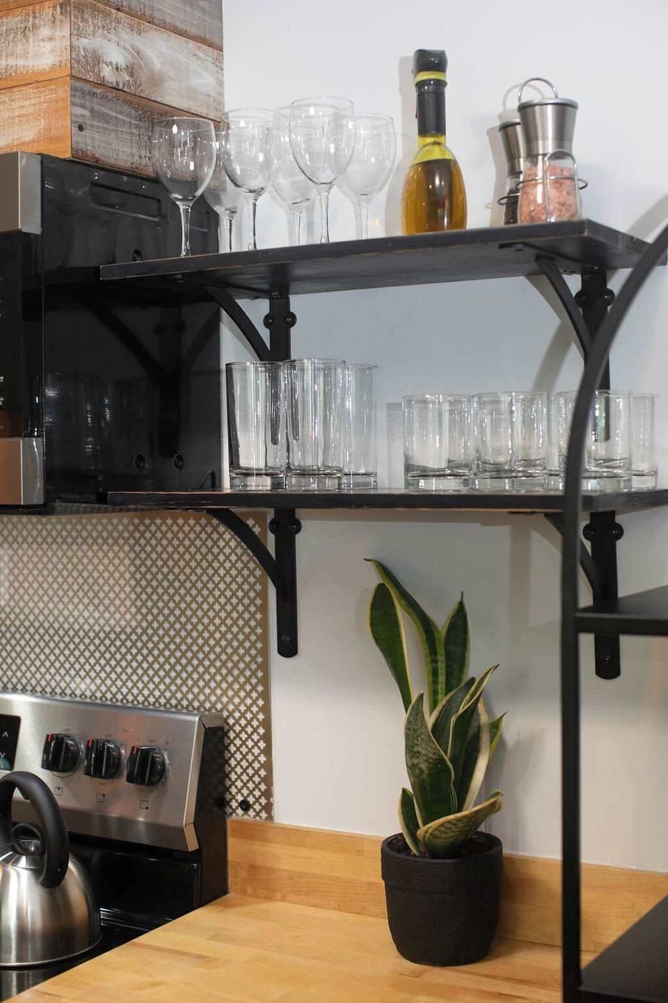 23. Open Shelves Allow for Easy Meal Preparation