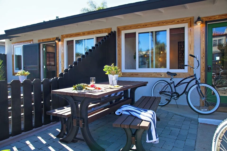 6. Outdoor Dining with Seats for 6 and a private Gas Grill Included Your Stay.