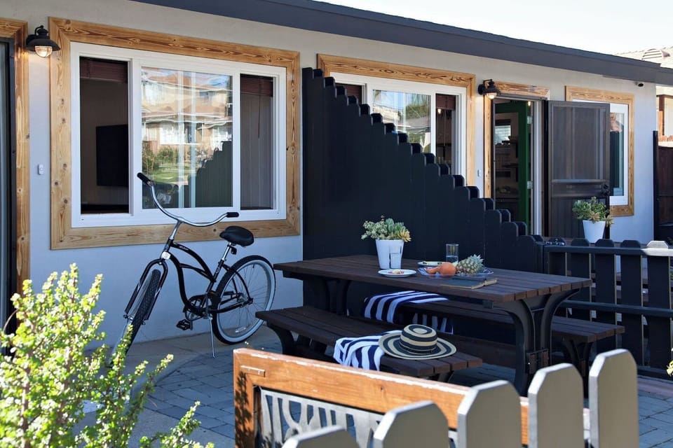 6. Outdoor Dining with Seats for 6 and a private Gas Grill Included Your Stay.