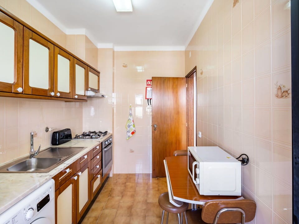 Cabinetry, Property, Building, Kitchen Sink, Sink, Countertop, Tap, Lighting, Interior Design