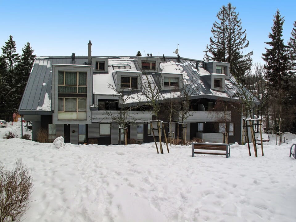 Sky, Window, Snow, Building, Tree, Plant, House, Slope, Cottage, Residential Area