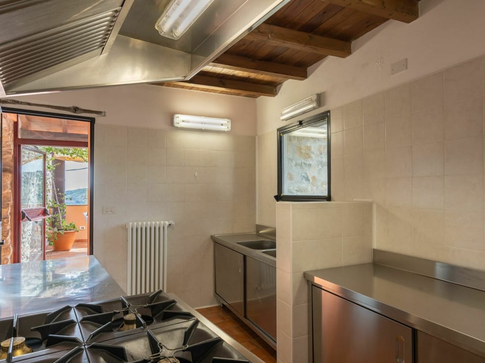 Property, Ceiling, Room, Building, Interior Design, Architecture, Floor, Furniture, Daylighting, Real Estate