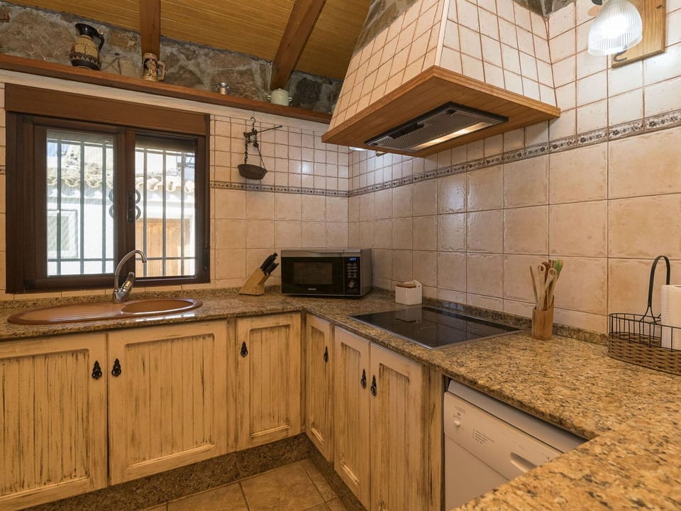 Cabinetry, Countertop, Property, Furniture, Kitchen Sink, Sink, Tap, Wood, Kitchen Stove, Building